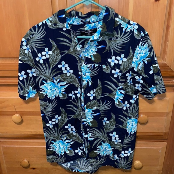 Forever 21 Hawaiian button up - Picture 1 of 3